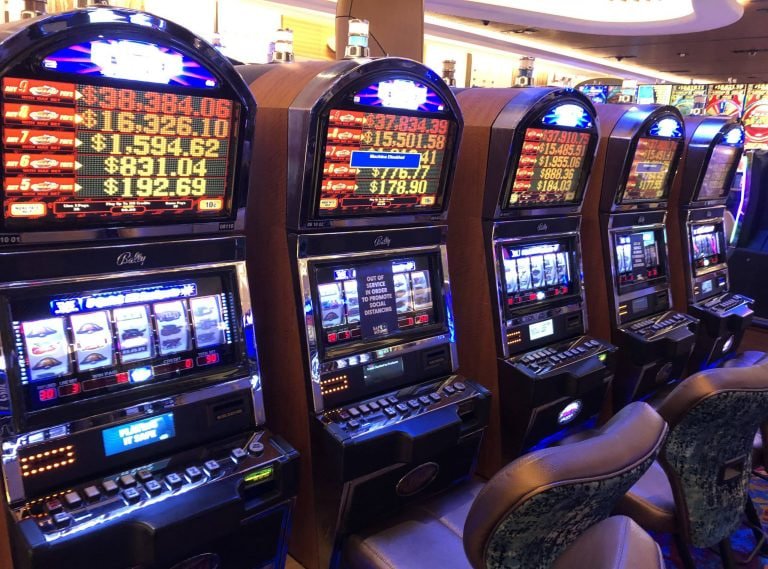 hwa303 aplikasi fitur kasino live slot taruhan olahraga di smartphone